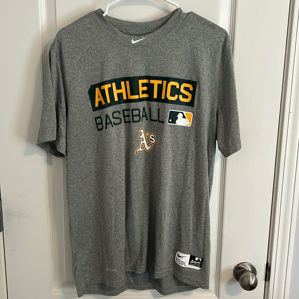 Oakland Athletic t shirt